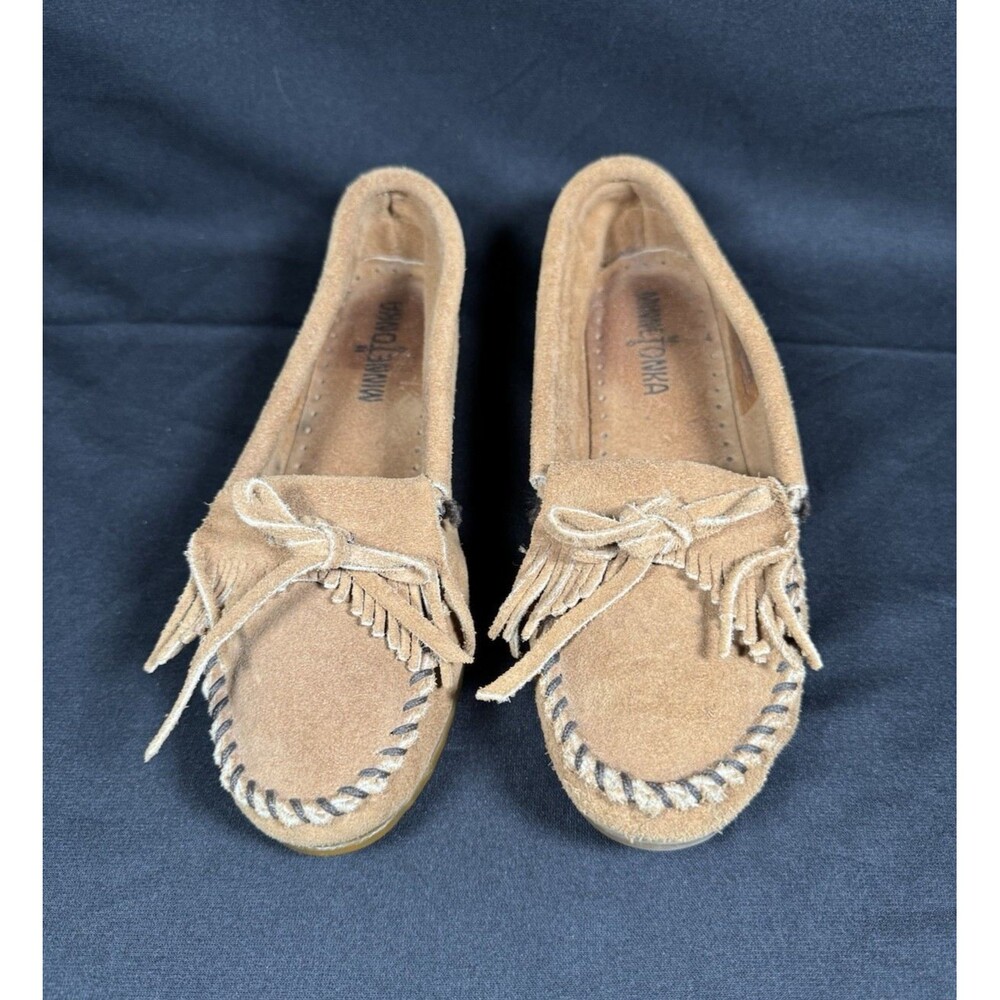 Minnetonka 407T Kilty Suede Moccasins - Taupe - Womens size 6